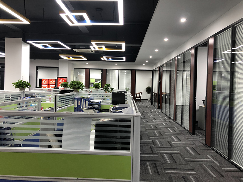 精致機柜公司辦公區(qū)域