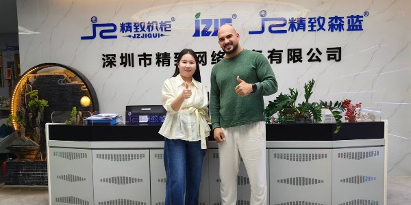 國(guó)際客戶(hù)蒞臨精致機(jī)柜，深入考察智能制造與創(chuàng)新實(shí)力