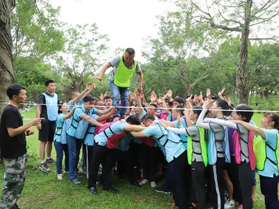 精致-搭人梯過(guò)生死線