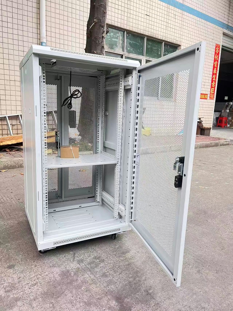 白色網(wǎng)絡(luò)機(jī)柜精致出貨