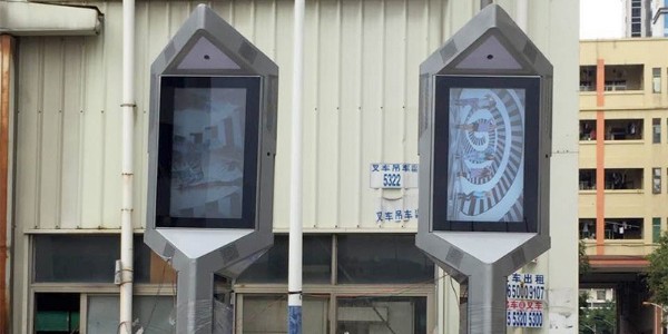 如何選購戶外廣告機(jī)？精致為您揭曉