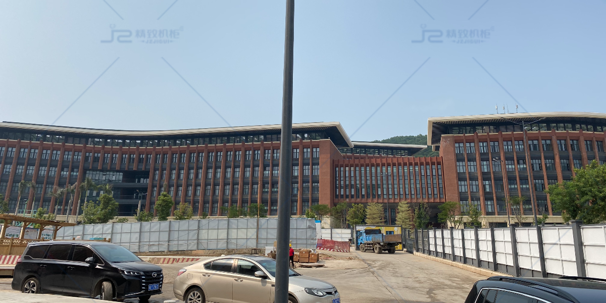 精致森藍(lán)廠家為中山大學(xué)深圳校區(qū)機(jī)柜項(xiàng)目供貨