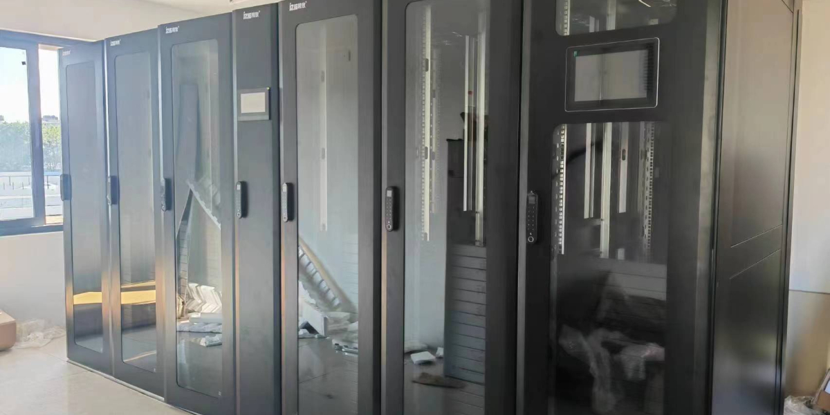 精致為廣深高速大觀路機房搬遷改造工程提供單排一體化配電柜